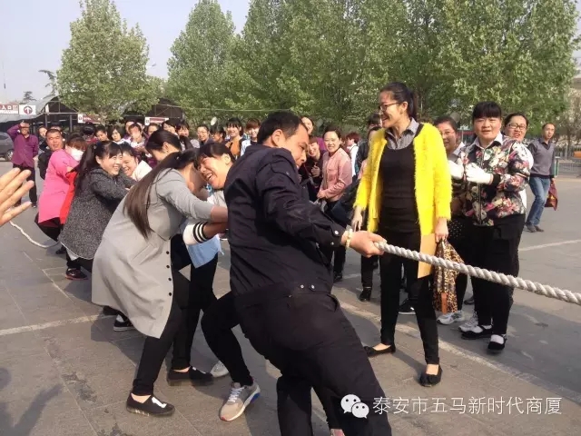 青春不言敗，愛拼才會(huì)贏。五馬店春季拔河比賽實(shí)況記錄！