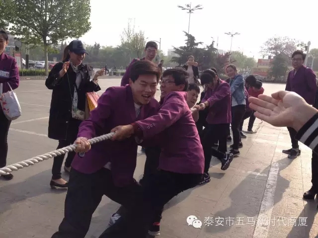 青春不言敗，愛拼才會(huì)贏。五馬店春季拔河比賽實(shí)況記錄！